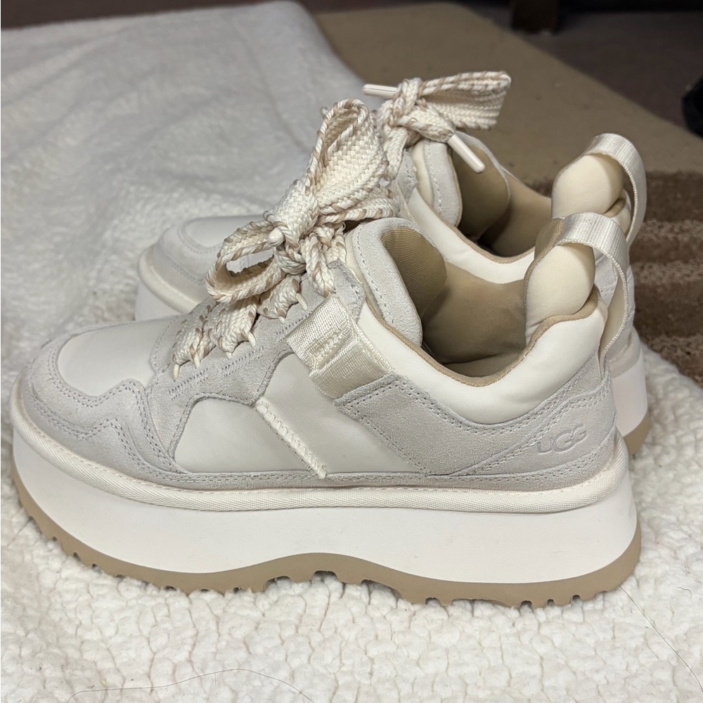 NWOT Ugg Astromel in Jasmine Size 7